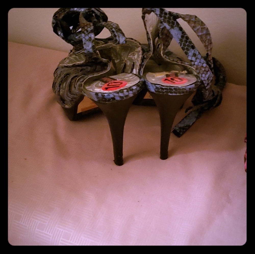 Shoe